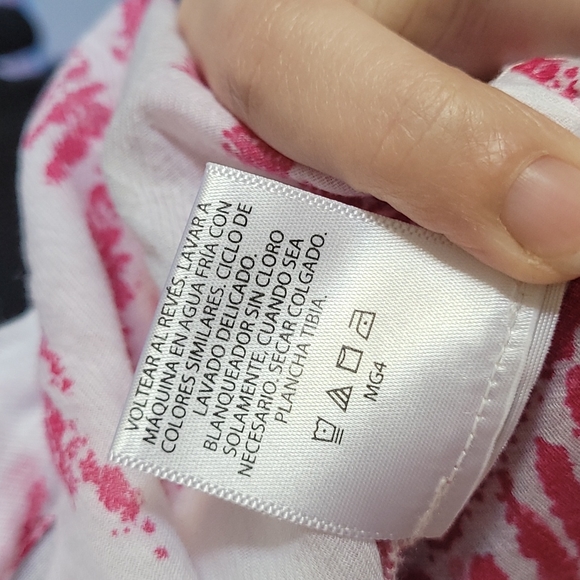 🍂3/$10 White Stag Lightweight White Cotton Blouse w/ Fuschia Feather/Leaf Print - Picture 11 of 11